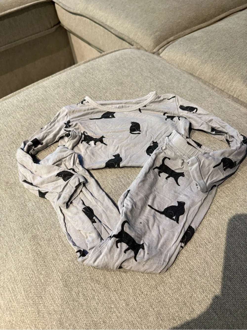 Kyte BABY Light Gray Pajama Set with Black Cat Print